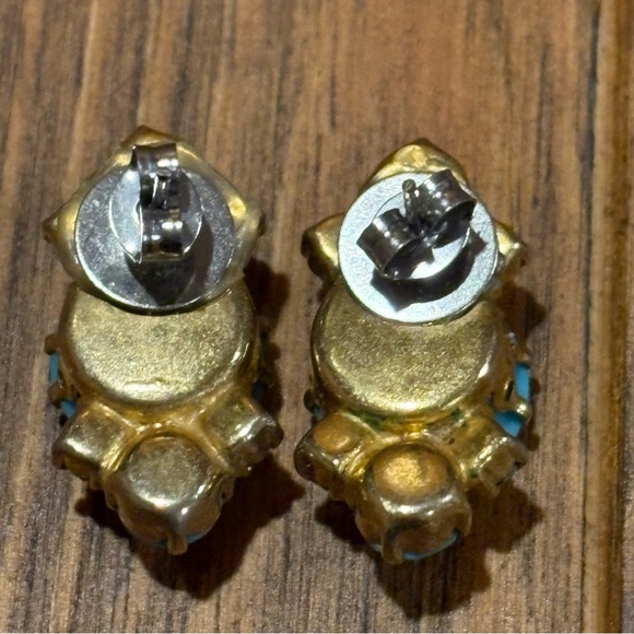 Vintage 1960's costume jewelry turquoise gold tone earrings with post backings - Picture 3 of 4